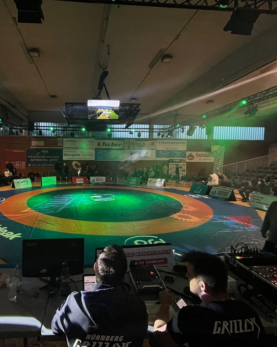 Regieplatz von getpixelig bei einer Live-Übertragung in der Halle
